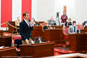 Senate passes school water bottle filling station bill; House adopts resolutions for member floor speeches, power grid stability